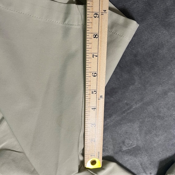 Men’s Lone Cypress by Pebble Beach Light Khaki golf shorts size 34 - Picture 4 of 5